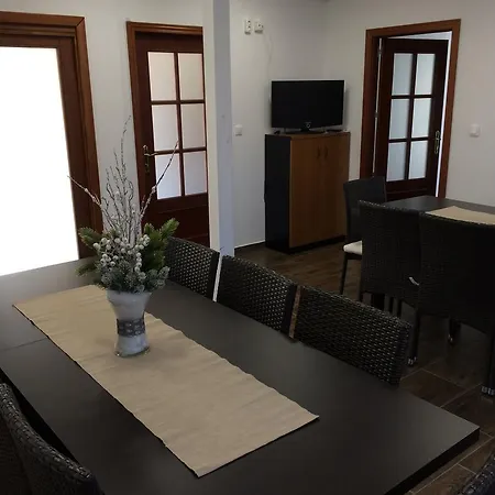 Aranyhars Apartman *